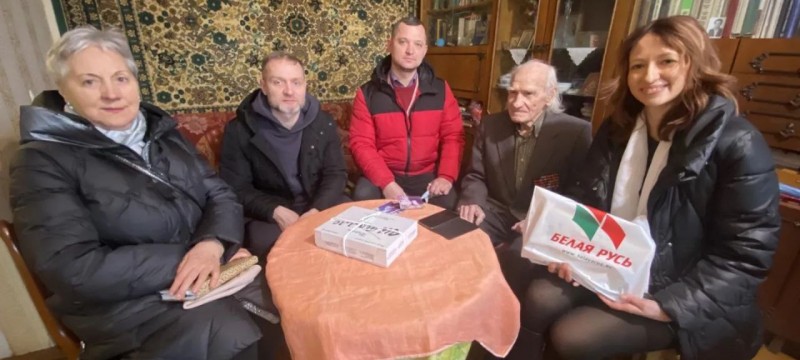 В гости к одиноким ветеранам войны и труда