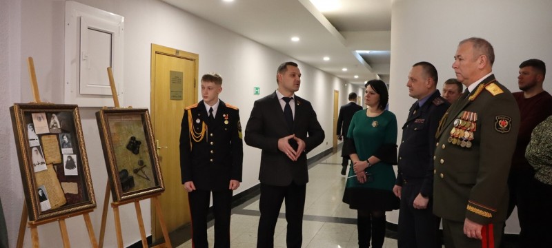 Выставка "Память поколений" в рамках онлайн-стрима «Отчизне служат настоящие мужчины»